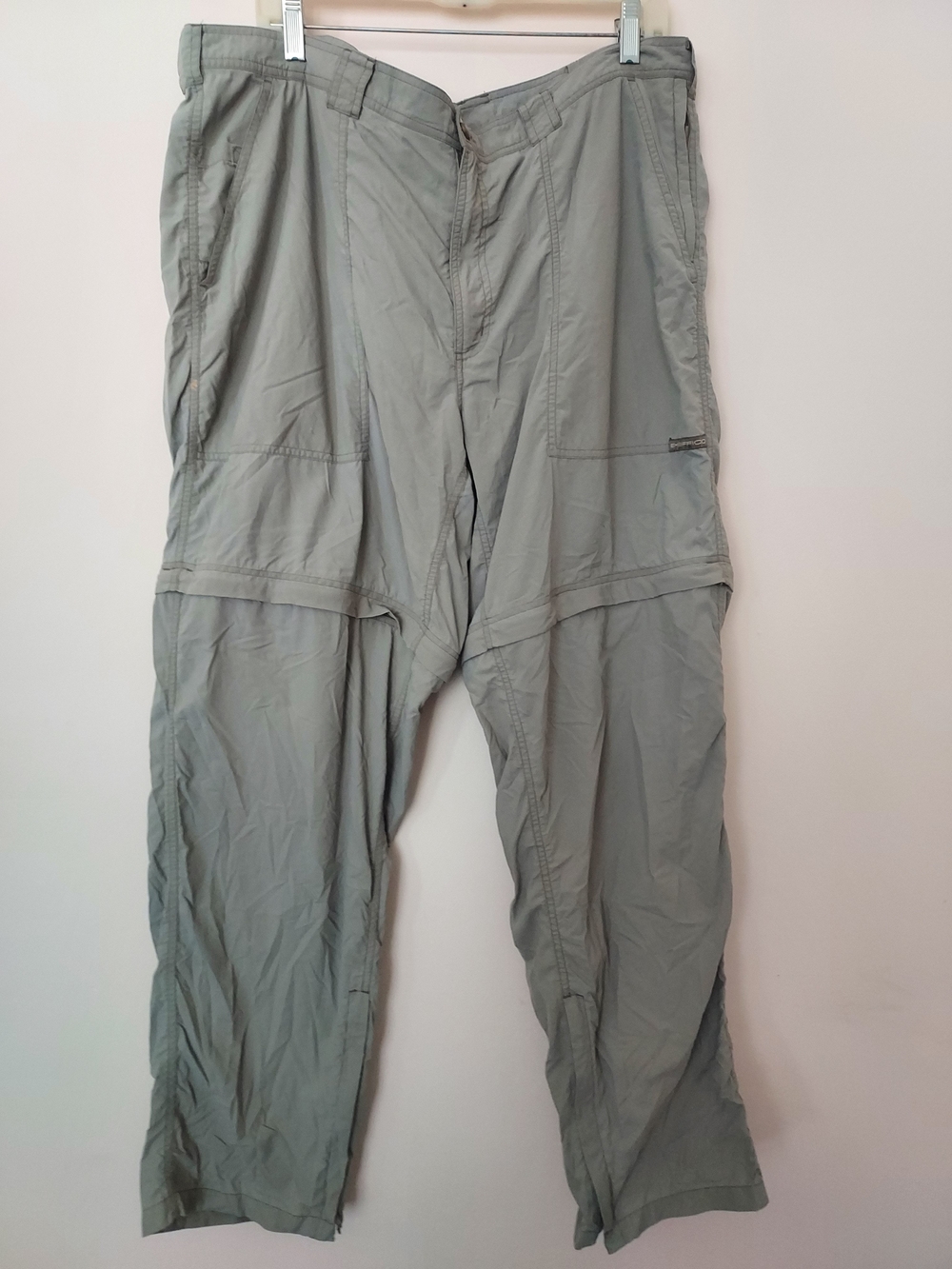 ExOfficio Men's Convertible Zip-Off Pants in Light Olive Insect Sheild